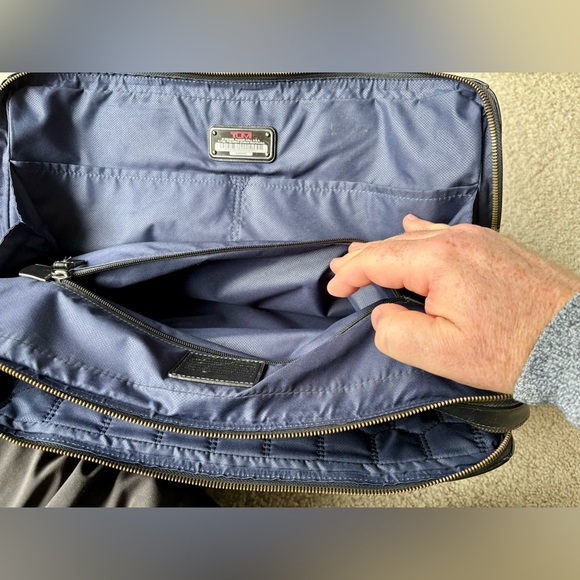 EUC TUMI Harrison Portfolio Business Brief Bag Black Leather 63016D MSRP $899 - Picture 6 of 13